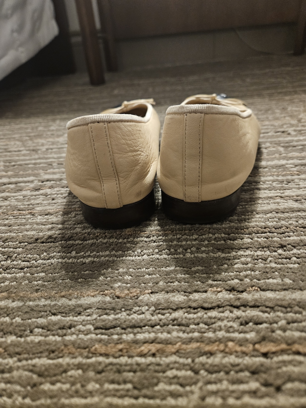 CHANEL Beige Leather Ballet Flats with Black Cap Toe and Bow 38.5 Like New - Picture 2 of 4